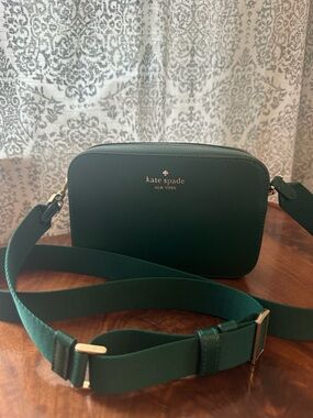 kate spade emerald green crossbody camera bag with gold hardware